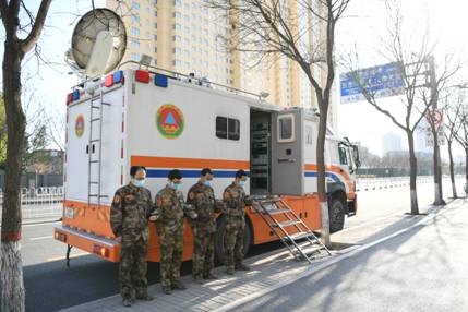 山西省人防辦信息保障中心值守人員肅立默哀，向英雄致敬、愿逝者安息